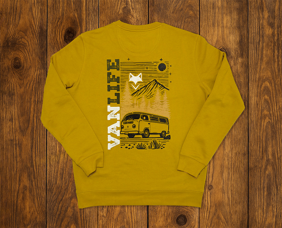 Sweat vanlife à manches longues présenté à plat, lifestyle écoresponsable