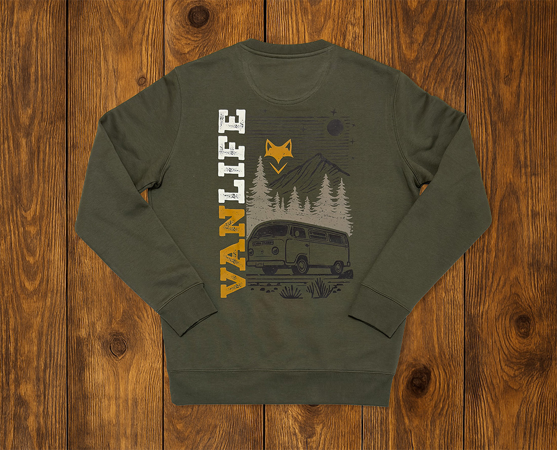 Sweat vert foncé vanlife illustré présenté à plat, vêtement lifestyle durable
