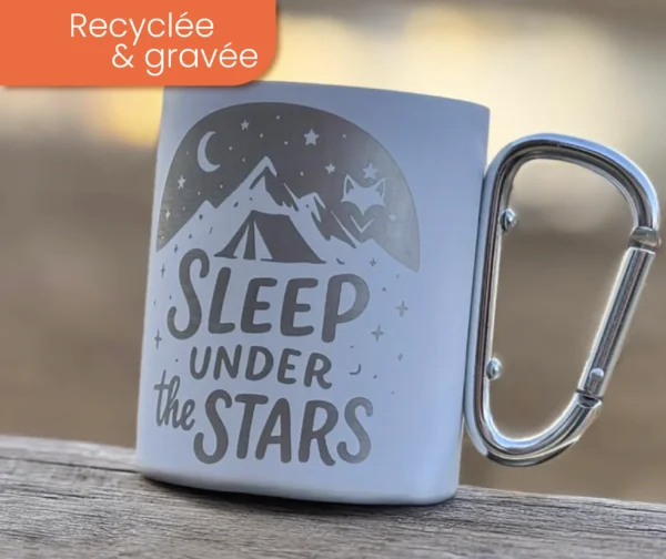 tasse van life sur planche en bois avec attache mousqueton idéal pour les rando en montagne