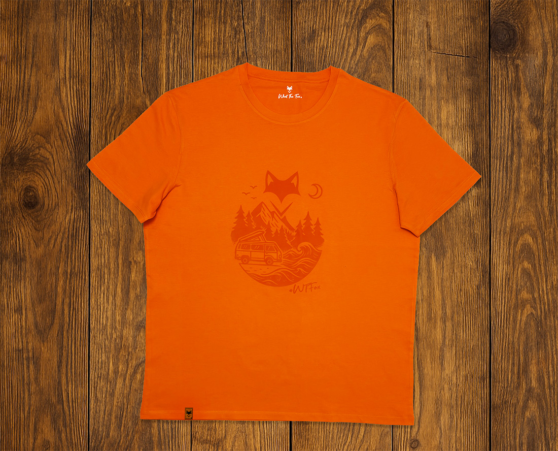 T-shirt orange illustré en ton sur ton présenté à plat, mode outdoor durable