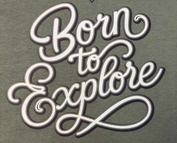 gros plan sur le visuel estrella en verdure nomade avec le visuel "Born to explore"