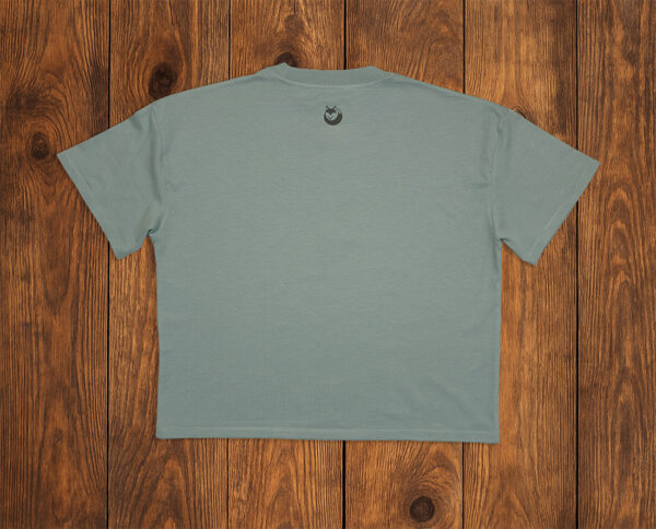 photo studio de notre t-shirt femme vue de dos sur planche en bois