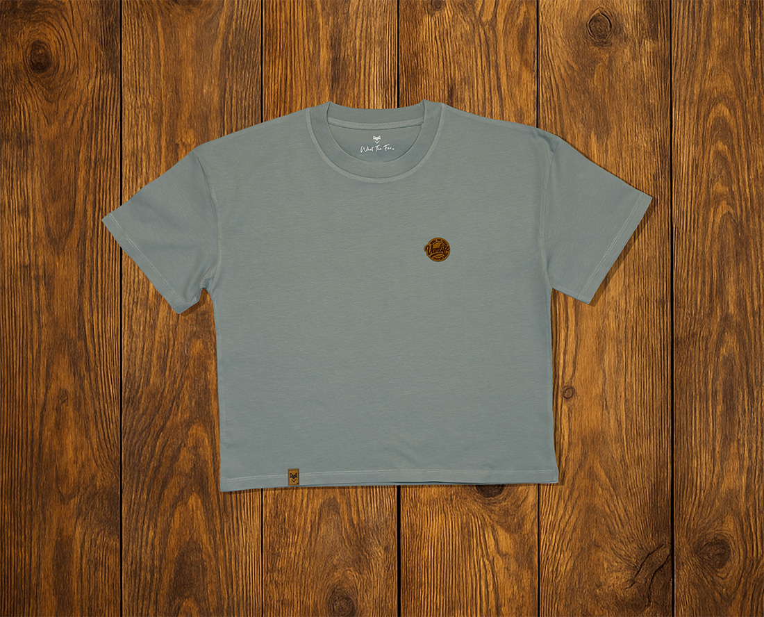 T-shirt oversize femme bleu gris présenté à plat, mode outdoor écoresponsable