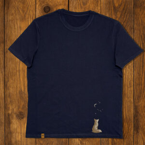 T-shirt bleu marine illustré “Stay Wild Stay Fox” présenté à plat