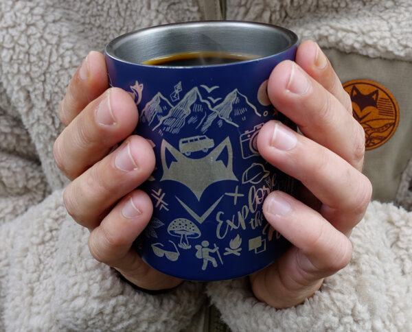 Tasse vanlife en situation avec mousqueton