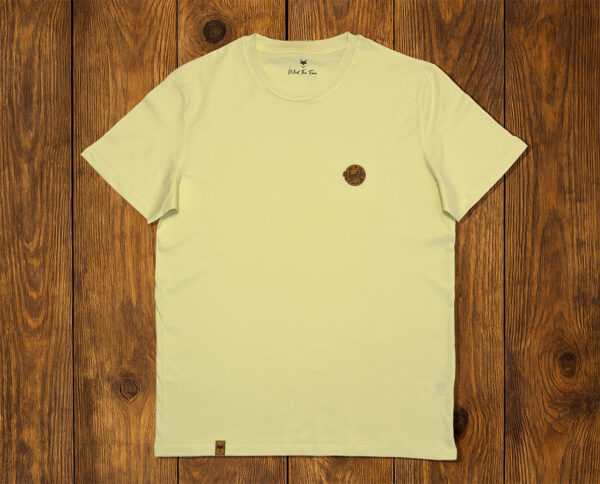 T-shirt jaune clair présenté à plat, mode outdoor durable