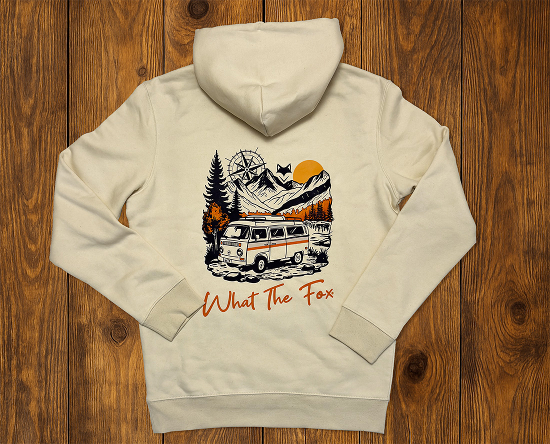 Sweat à capuche couleur vanille naturelle avec illustration vanlife au dos, présenté à plat.