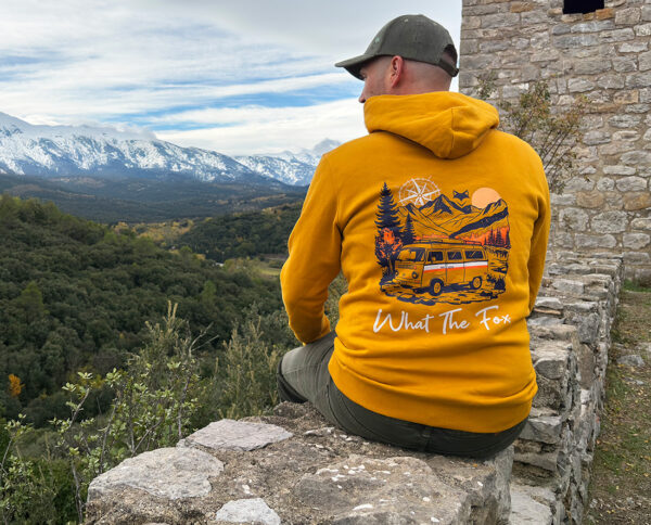 Sweat à capuche écoresponsable vanlife en pleine nature