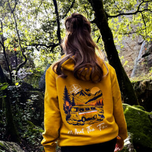 Sweat à capuche écoresponsable vanlife en pleine nature