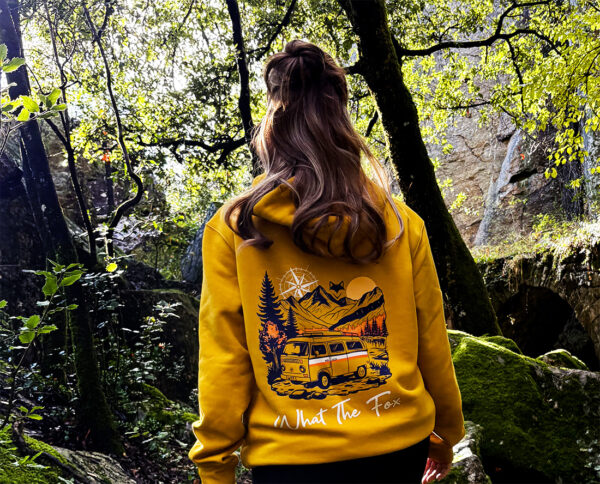 Sweat à capuche écoresponsable vanlife en pleine nature