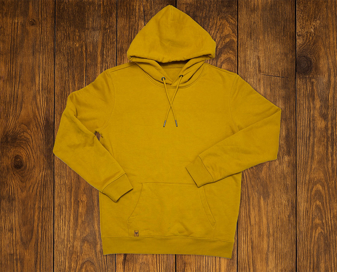 Sweat en studio sur planche de bois