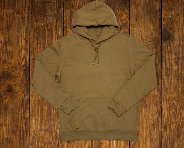 photo studio de sweat écoresponsable vanlife avec capuche