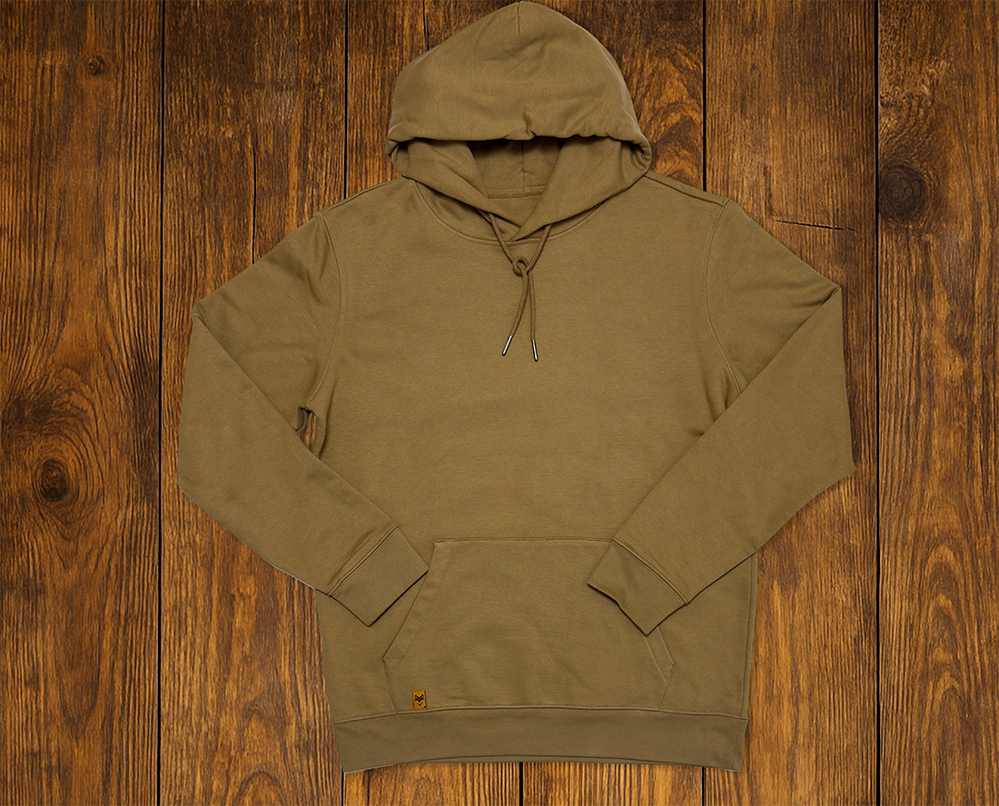 photo studio de sweat écoresponsable vanlife avec capuche