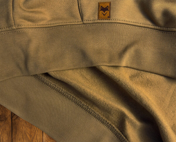 Gros plan sur intérieur molletonné doux d’un sweat vanlife