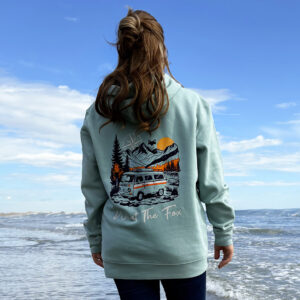 Sweat vanlife responsable porté sur la côte basque