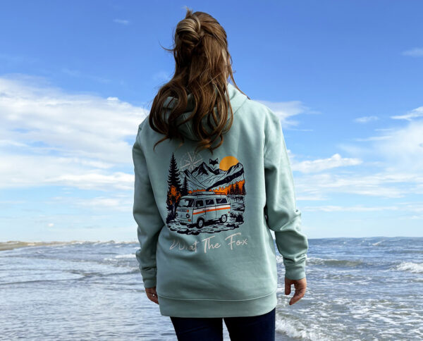 Sweat vanlife responsable porté sur la côte basque