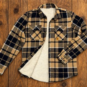 Chemise sherpa femme à carreaux bucheron beige et noire doublée en sherpa écru