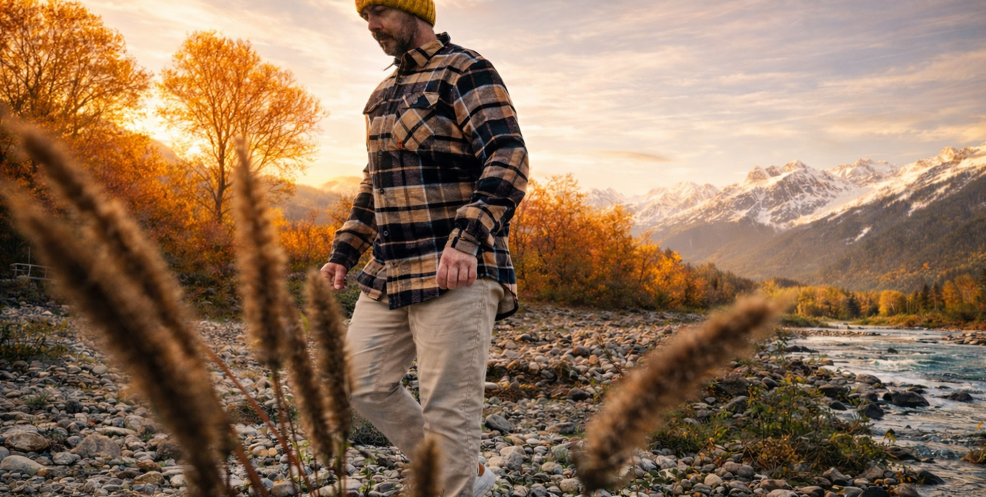 Chemise style bucheron doublé sherpa porté en extérieur dans les alpes lors d'une rando
