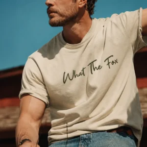 homme de face portant un t-shirt van life la marque au petit renard