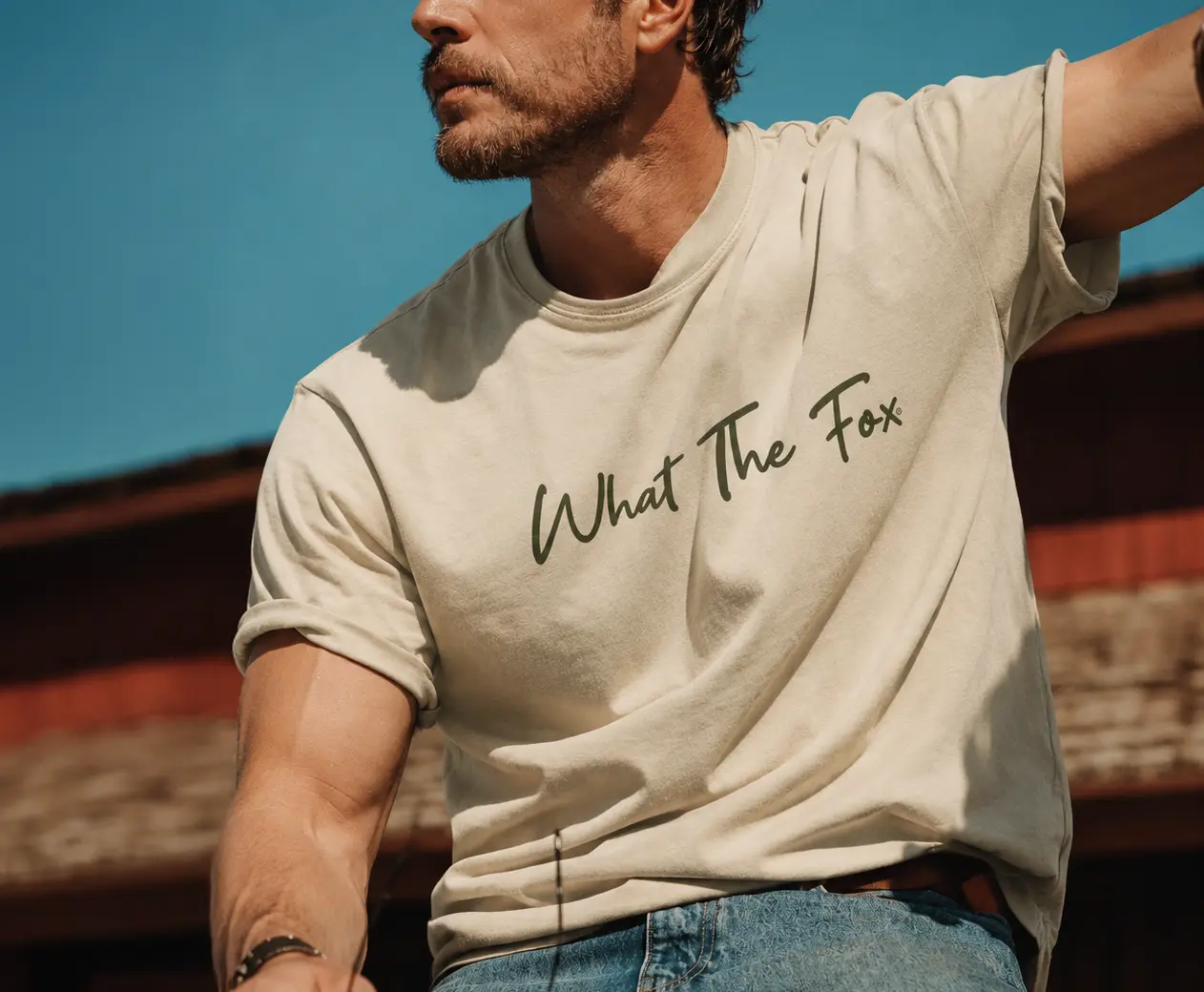 homme de face portant un t-shirt van life la marque au petit renard