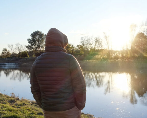 photo de la doudoune Sirius prise au couché du soleil lors d'une randonnée dans les Pyrénées