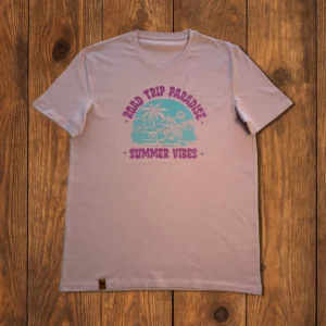 t-shirt van life sur fond bois pris en studio