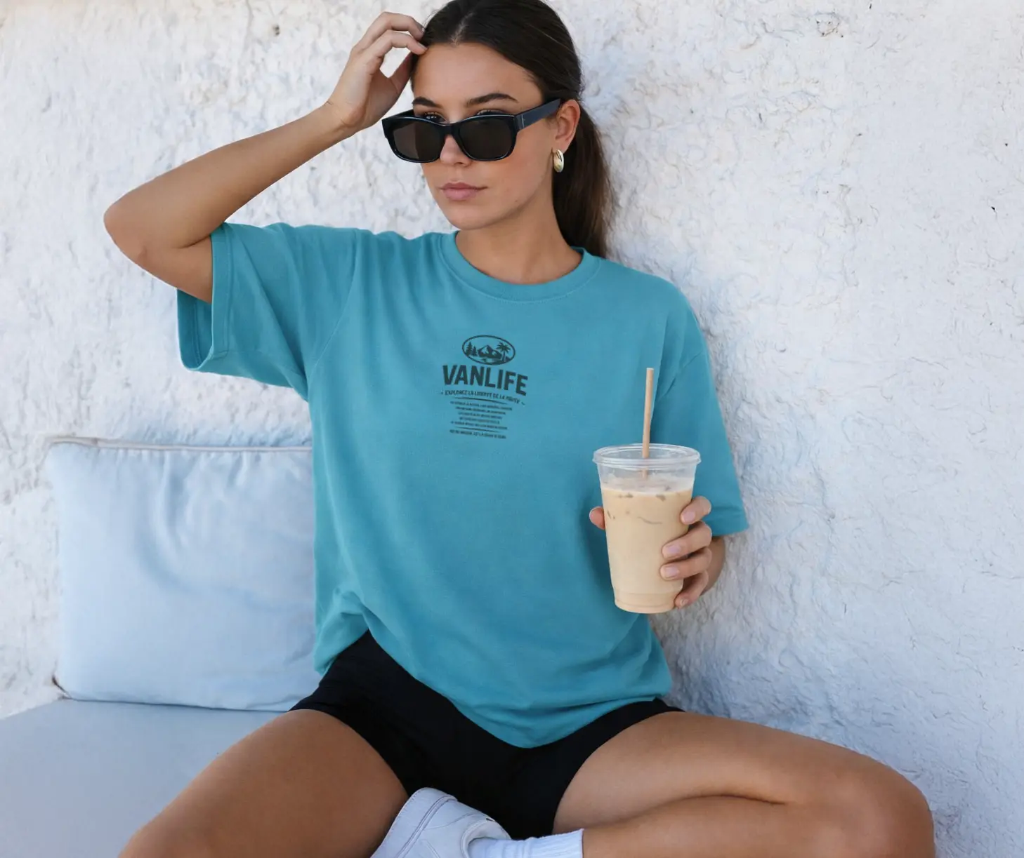 t-shirt van life outdoor en coton bio porter par une femme avec citation sur la van life