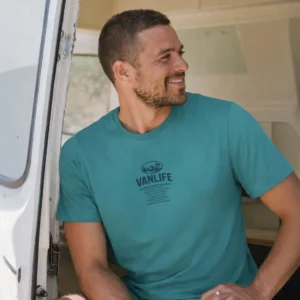 t-shirt van life outdoor en coton bio porter par un homme avec citation sur la van life