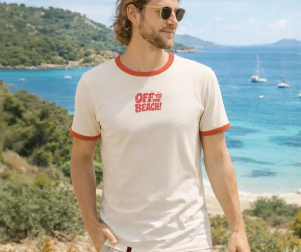 Homme en t-shirt blanc van life face mer