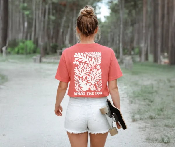 T-shirt écoresponsable couleur corail avec illustration végétale