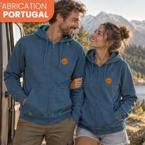 couple portant un sweat outdoor van life fabriqué au portugal